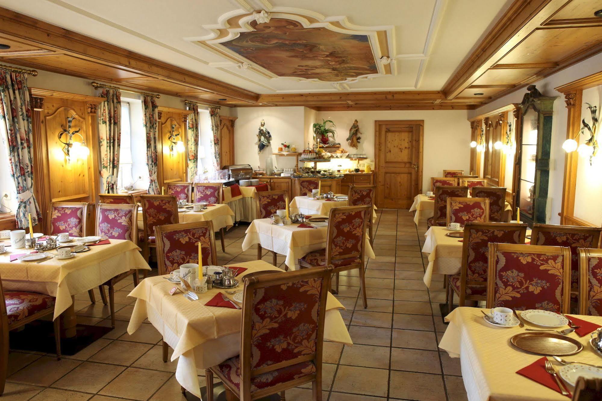 جارمش بارتنكيرشن Hotel Edelweiss Garni المظهر الخارجي الصورة