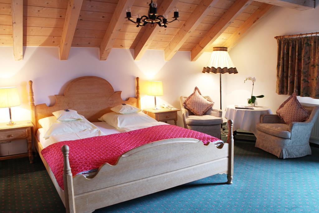 جارمش بارتنكيرشن Hotel Edelweiss Garni الغرفة الصورة
