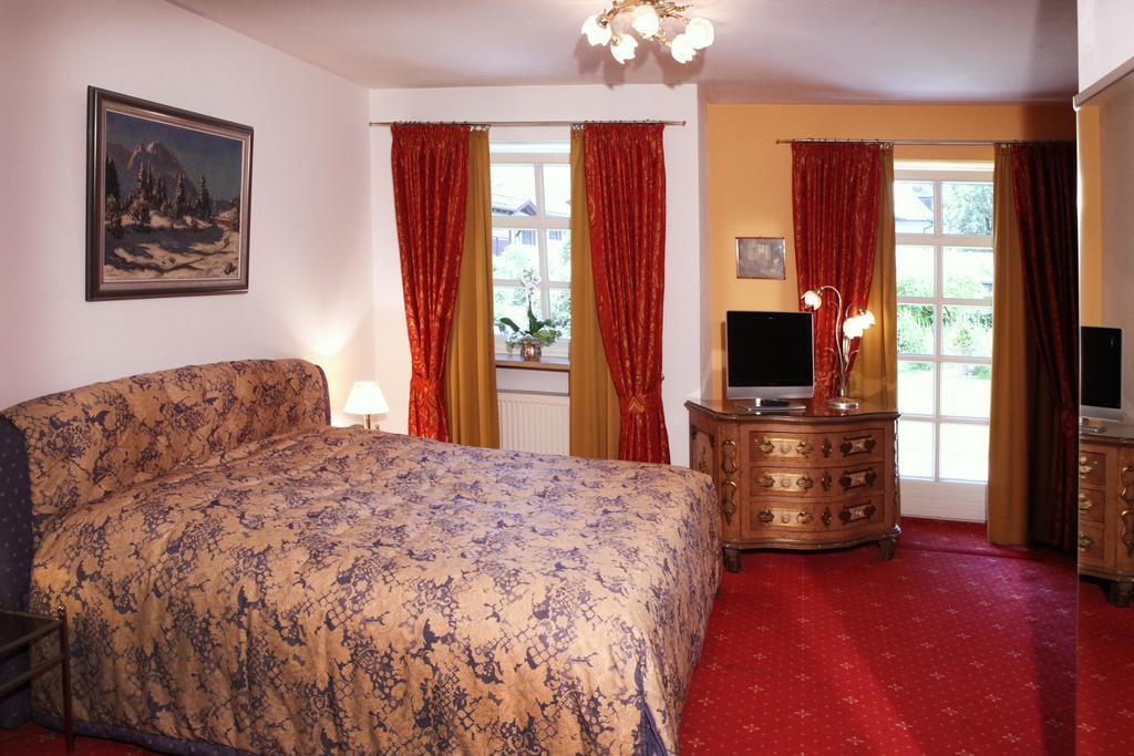 جارمش بارتنكيرشن Hotel Edelweiss Garni الغرفة الصورة