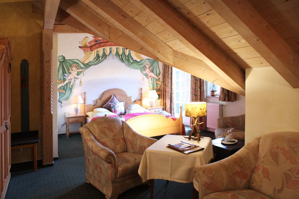 جارمش بارتنكيرشن Hotel Edelweiss Garni الغرفة الصورة