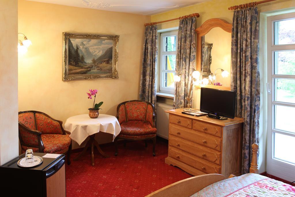 جارمش بارتنكيرشن Hotel Edelweiss Garni الغرفة الصورة