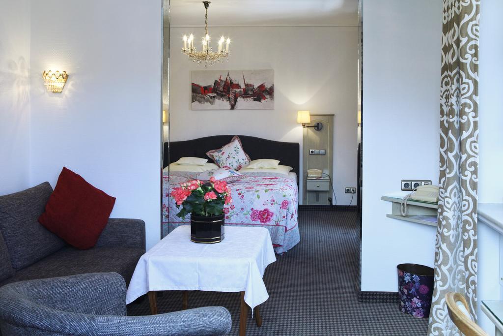 جارمش بارتنكيرشن Hotel Edelweiss Garni الغرفة الصورة