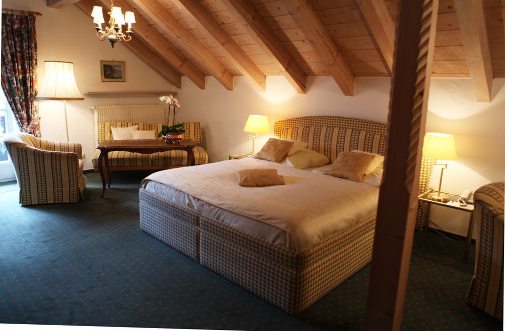 جارمش بارتنكيرشن Hotel Edelweiss Garni الغرفة الصورة